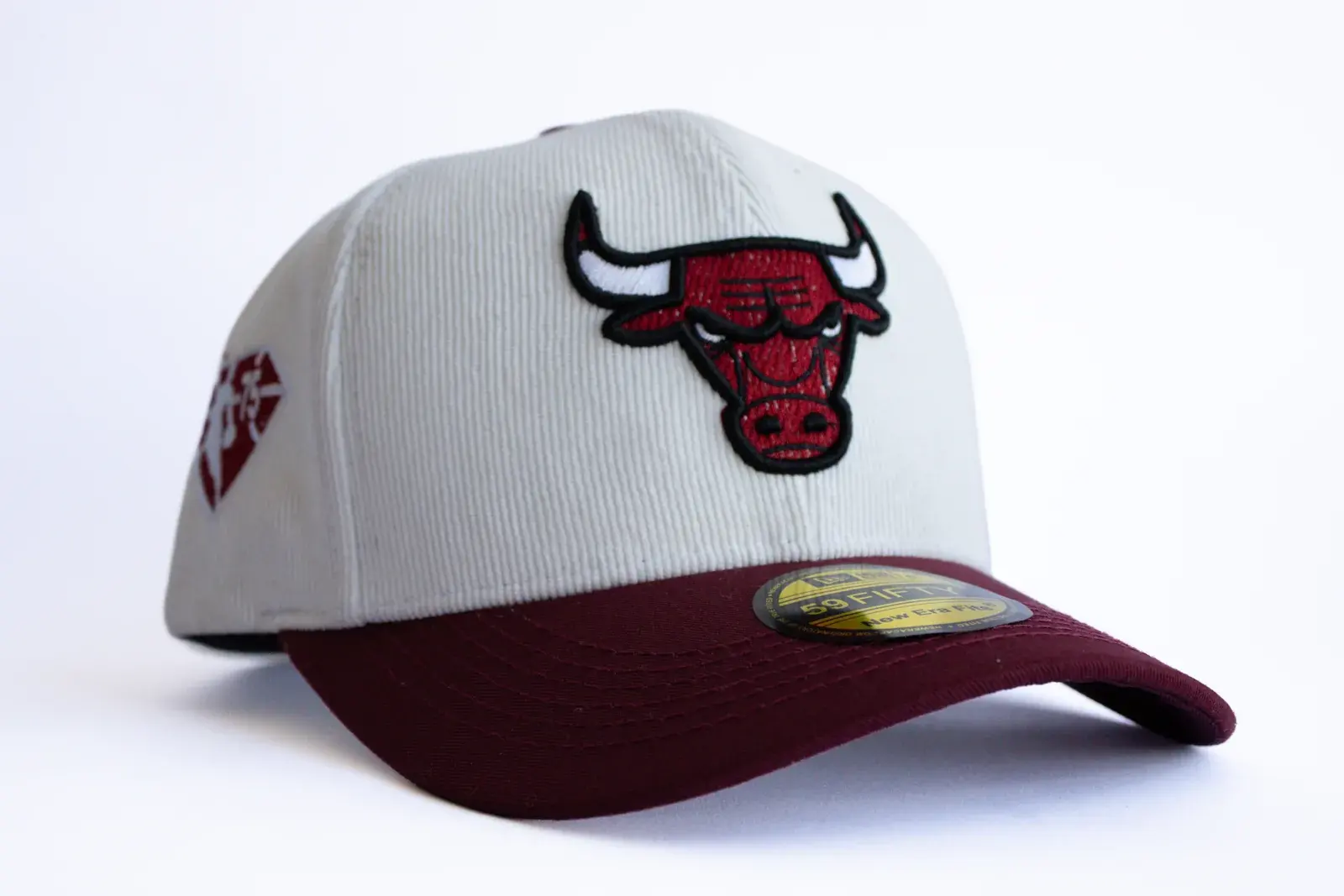 Gorra Bulls Blanca Vinotinto